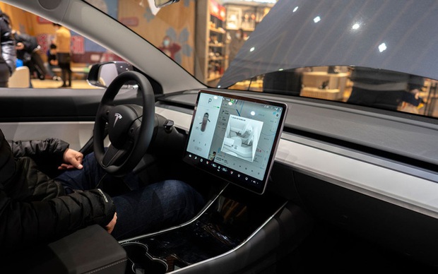 Đây là cách Elon Musk giúp Tesla né cuộc khủng hoảng đã nhấn chìm hàng loạt công ty đối thủ - Ảnh 1.
