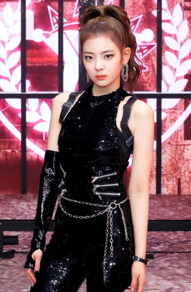 2021 hít drama mệt nghỉ: Fan BLACKPINK nội chiến tanh bành, 1 mẩu ITZY bị đòi đuổi khỏi nhóm và màn tan rã bí ẩn nhất lịch sử! - Ảnh 3. 2021 hít drama mệt nghỉ: Fan BLACKPINK nội chiến tanh bành, 1 mẩu ITZY bị đòi đuổi khỏi nhóm và màn tan rã bí ẩn nhất lịch sử! - Ảnh 3.