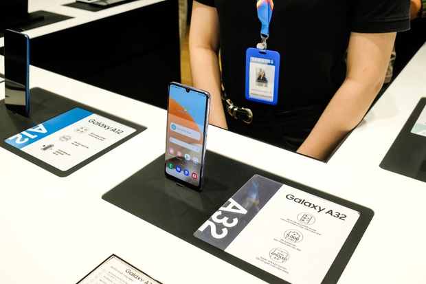 Cuộc đua song mã Apple – Samsung: Hết đua smartphone, lại đến kèn cựa nhau trong việc mở Mono Store tại Việt Nam - Ảnh 7.