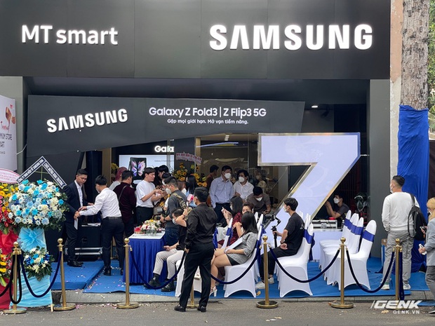 Khai trương chuỗi cửa hàng kiêm trung tâm CSKH của Samsung tại Việt Nam, đón khách với chuẩn Samsung toàn cầu - Ảnh 3.