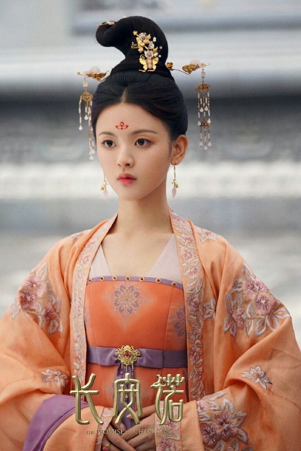 Xôn xao danh tính mỹ nam đóng cặp với Cúc Tịnh Y trong Hoàn Châu Cách Cách remake, điển trai cỡ nào mà dân tình cật lực đẩy thuyền? - Ảnh 1.