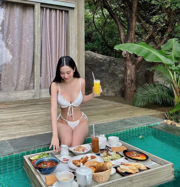 Mỹ nhân Vbiz có eo siêu thực đánh bại Ngọc Trinh, diện bikini nhỏ xíu lấp ló đôi gò bồng đảo căng đầy - Ảnh 2.