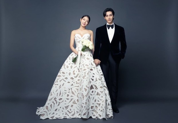 HOT: Công bố ảnh cưới của Park Shin Hye và chồng kém tuổi trước giờ G, cô dâu bầu bí diện váy cưới đẹp quá trời ơi! - Ảnh 3.