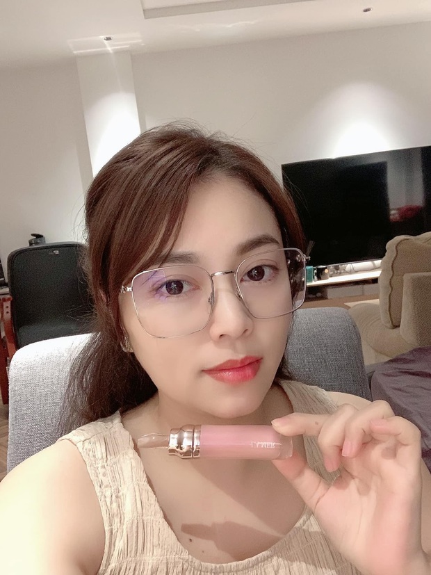 Gặp bà trùm bán hàng online Hằng Túi nghe bí kíp thổi bay nghìn đơn ngay trên livestream - Ảnh 2. Gặp bà trùm bán hàng online Hằng Túi nghe bí kíp thổi bay nghìn đơn ngay trên livestream - Ảnh 2.