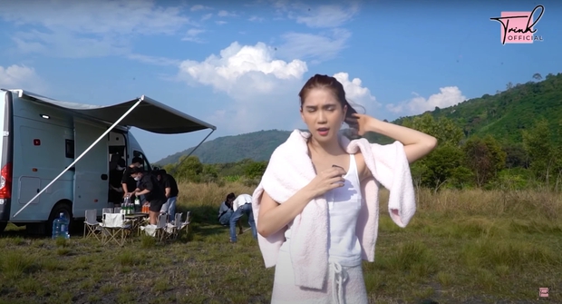 Lại là Ngọc Trinh: Thả rông trong vlog mới, vô tư khoe nhũ hoa mà chẳng ngại điều chi - Ảnh 4. Lại là Ngọc Trinh: Thả rông trong vlog mới, vô tư khoe nhũ hoa mà chẳng ngại điều chi - Ảnh 4.