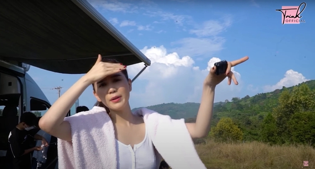 Lại là Ngọc Trinh: Thả rông trong vlog mới, vô tư khoe nhũ hoa mà chẳng ngại điều chi - Ảnh 5. Lại là Ngọc Trinh: Thả rông trong vlog mới, vô tư khoe nhũ hoa mà chẳng ngại điều chi - Ảnh 5.
