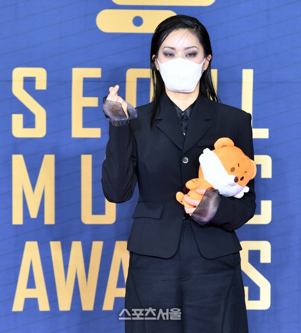 Thảm đỏ Seoul Music Awards: Báu vật Seolhyun o ép vòng 1 chực trào đè bẹp Wendy body thẳng đuột, 1 girlgroup mặc như trẻ mẫu giáo - Ảnh 21.