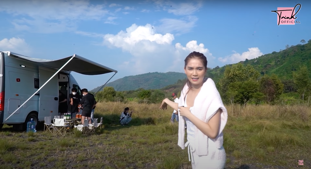 Lại là Ngọc Trinh: Thả rông trong vlog mới, vô tư khoe nhũ hoa mà chẳng ngại điều chi - Ảnh 6. Lại là Ngọc Trinh: Thả rông trong vlog mới, vô tư khoe nhũ hoa mà chẳng ngại điều chi - Ảnh 6.