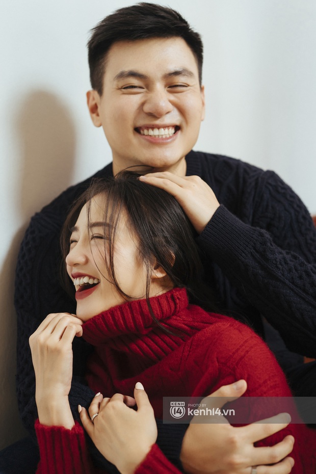 Đang bụng bầu vượt mặt, phu nhân thiếu gia tập đoàn may mặc vẫn đích thân đi thị sát công ty cùng chồng - Ảnh 4. Đang bụng bầu vượt mặt, phu nhân thiếu gia tập đoàn may mặc vẫn đích thân đi thị sát công ty cùng chồng - Ảnh 4.