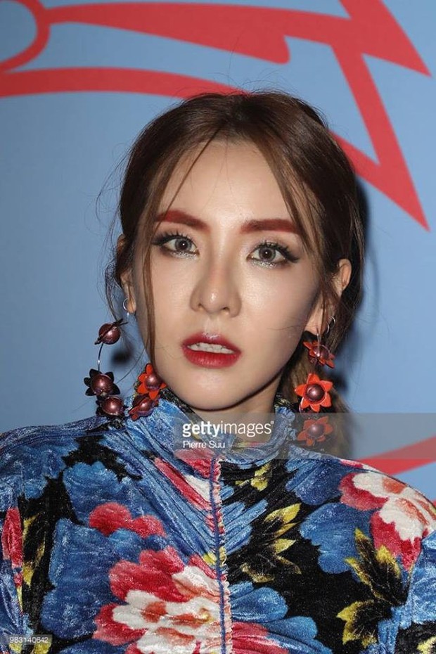 Tá hỏa với 10 thảm họa trang điểm Kpop: MAMAMOO - f(x) mặt trắng bệch như dọa ma, không nhận ra nam thần Kang Daniel - Minho (SHINee) - Ảnh 15. Tá hỏa với 10 thảm họa trang điểm Kpop: MAMAMOO - f(x) mặt trắng bệch như dọa ma, không nhận ra nam thần Kang Daniel - Minho (SHINee) - Ảnh 15.