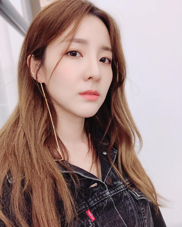 Tá hỏa với 10 thảm họa trang điểm Kpop: MAMAMOO - f(x) mặt trắng bệch như dọa ma, không nhận ra nam thần Kang Daniel - Minho (SHINee) - Ảnh 17. Tá hỏa với 10 thảm họa trang điểm Kpop: MAMAMOO - f(x) mặt trắng bệch như dọa ma, không nhận ra nam thần Kang Daniel - Minho (SHINee) - Ảnh 17.