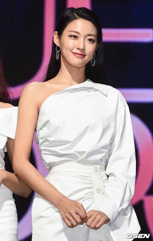 Tá hỏa với 10 thảm họa trang điểm Kpop: MAMAMOO - f(x) mặt trắng bệch như dọa ma, không nhận ra nam thần Kang Daniel - Minho (SHINee) - Ảnh 14. Tá hỏa với 10 thảm họa trang điểm Kpop: MAMAMOO - f(x) mặt trắng bệch như dọa ma, không nhận ra nam thần Kang Daniel - Minho (SHINee) - Ảnh 14.