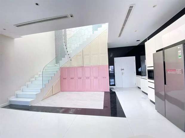 Lan truyền clip Ngọc Trinh đi bán nhà, là căn penthouse Quận 5 từng được chốt đơn 15 tỷ đồng - Ảnh 4. Lan truyền clip Ngọc Trinh đi bán nhà, là căn penthouse Quận 5 từng được chốt đơn 15 tỷ đồng - Ảnh 4.