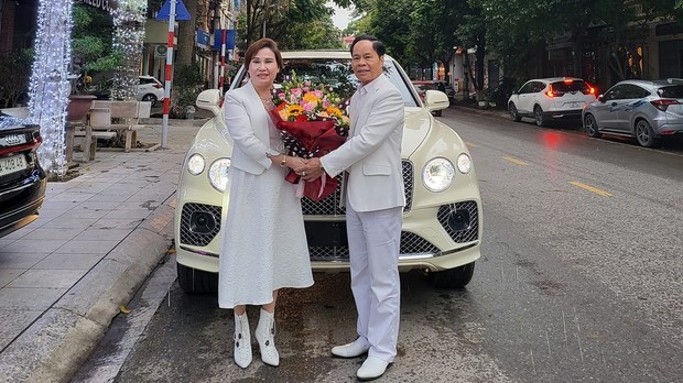 Đại gia Bắc Ninh chơi lớn chi 20 tỷ tậu xe sang Bentley làm quà tặng vợ dịp cuối năm - Ảnh 1.