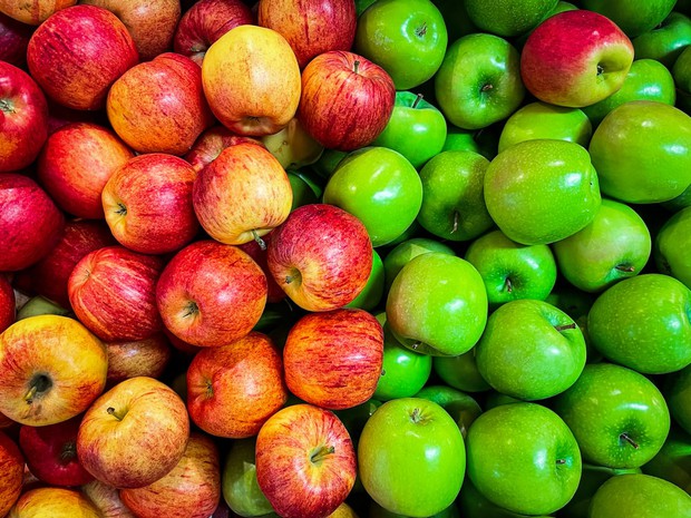 Người phỏng vấn hỏi: 99 trong số 100 quả táo có độc, làm sao để chọn đúng quả để ăn? Cô gái trẻ trả lời đơn giản 1 câu liền được nhận - Ảnh 2.