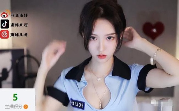 Nữ streamer sexy với biệt danh vua lỳ đòn liên tục diện đồ cực hở để cà khịa vì lý do bị giám sát quá mức - Ảnh 2.