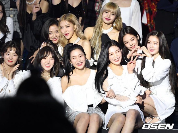 Red Velvet - BLACKPINK tạo nên tiên cảnh tại Gaon Music Awards: Tổ hợp visual đỉnh nhất Kpop, cả dàn nữ thần đọ sắc lóa cả khung hình - Ảnh 4.