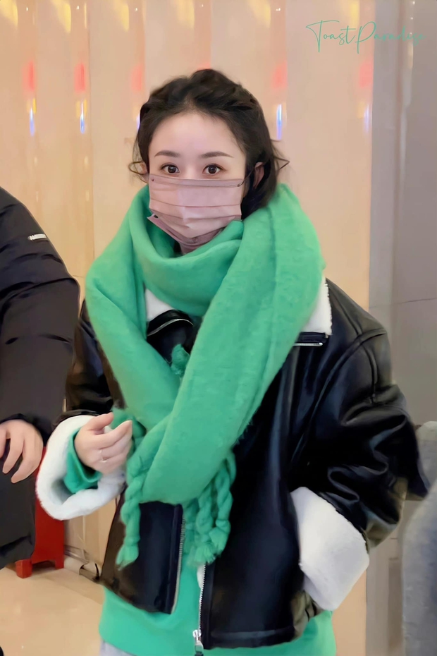Triệu Lệ Dĩnh dạo này xinh quá trời xinh, visual cứ lên hương ngút ngàn, phải chăng vì đã nối duyên với Phùng Thiệu Phong? - Ảnh 10. Triệu Lệ Dĩnh dạo này xinh quá trời xinh, visual cứ lên hương ngút ngàn, phải chăng vì đã nối duyên với Phùng Thiệu Phong? - Ảnh 10.