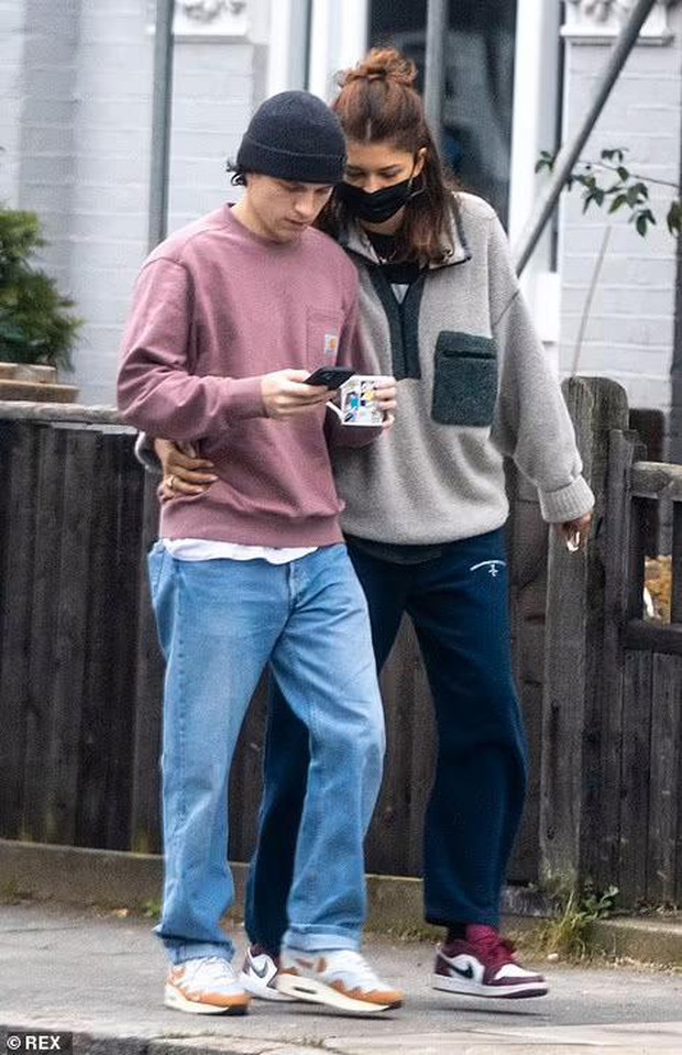 Tóm gọn Nhện nhọ Tom Holland đưa bạn gái minh tinh về nhà riêng, mới 26 tuổi mà đã có siêu xe gần 3 tỷ chở người yêu rồi! - Ảnh 3.