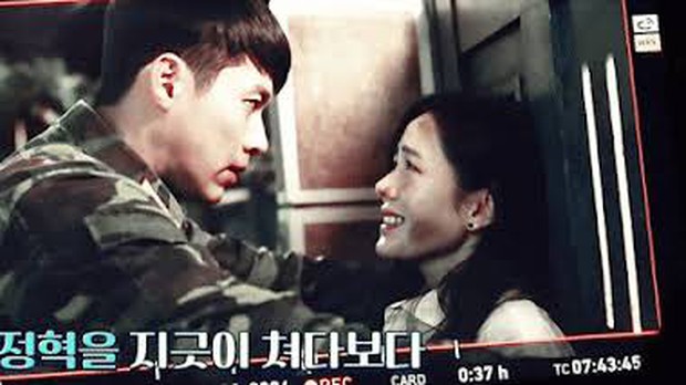 Loạt hậu trường lịm tim của Hyun Bin - Son Ye Jin được đào lại, nhìn qua biết ai là nóc nhà - Ảnh 1.