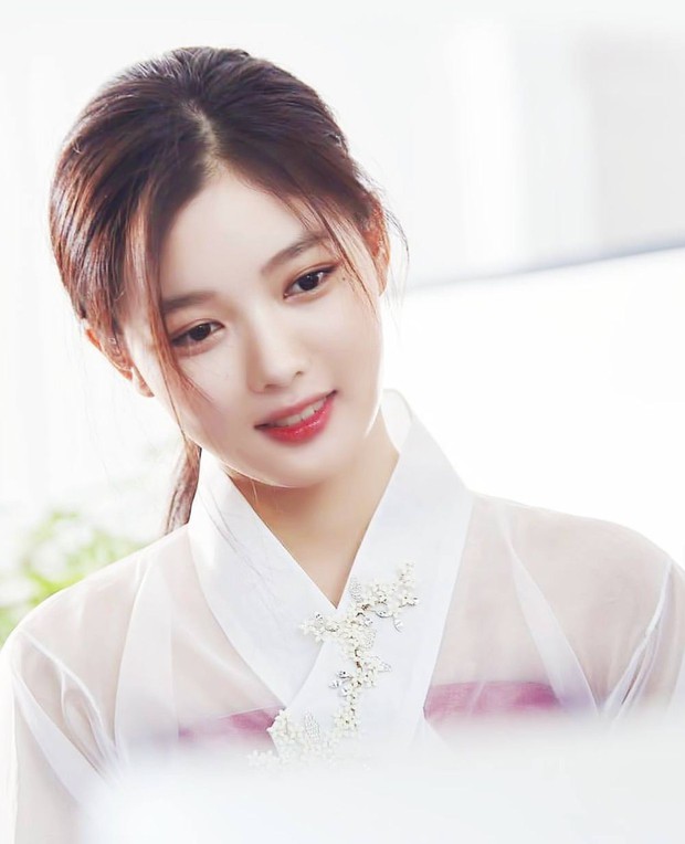 Năm mới cùng ngắm những nữ thần Hanbok xứ Hàn: Suzy - Kim Yoo Jung quá đẹp nhưng không thể vượt qua tường thành Lee Young Ae - Ảnh 17.