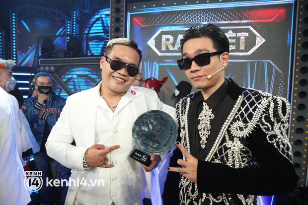 Nóng: Seachains team Karik chính thức đăng quang Quán quân Rap Việt mùa 2! - Ảnh 8. Nóng: Seachains team Karik chính thức đăng quang Quán quân Rap Việt mùa 2! - Ảnh 8.