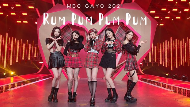 IVE và Wonyoung bị mắng oan rồi: Thiên vị là trò truyền thông bẩn của công ty quản lý, hình mẫu lấy từ 1 nhóm đàn chị nhà JYP? - Ảnh 11. IVE và Wonyoung bị mắng oan rồi: Thiên vị là trò truyền thông bẩn của công ty quản lý, hình mẫu lấy từ 1 nhóm đàn chị nhà JYP? - Ảnh 11.