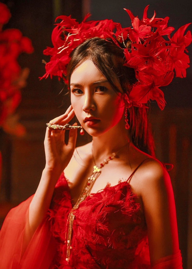 Cô bé “khóc hết nước mắt” vì giáo viên 20 năm trước nay là hot girl xinh xắn, nhưng lấn sân ca hát - diễn viên đều flop? - Ảnh 6. Cô bé “khóc hết nước mắt” vì giáo viên 20 năm trước nay là hot girl xinh xắn, nhưng lấn sân ca hát - diễn viên đều flop? - Ảnh 6.