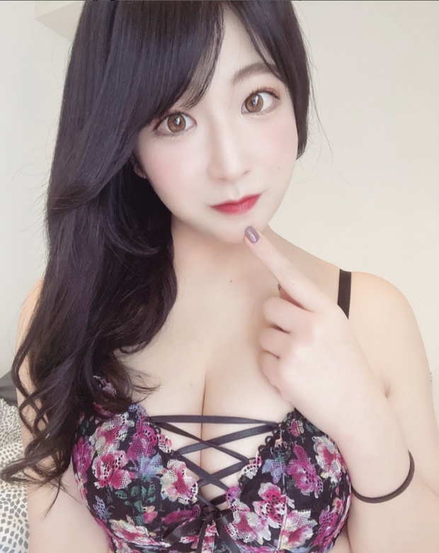 Bị phát hiện quá giống idol phim người lớn, nữ streamer đành thừa nhận: Thực ra tôi là diễn viên AV - Ảnh 1. Bị phát hiện quá giống idol phim người lớn, nữ streamer đành thừa nhận: Thực ra tôi là diễn viên AV - Ảnh 1.