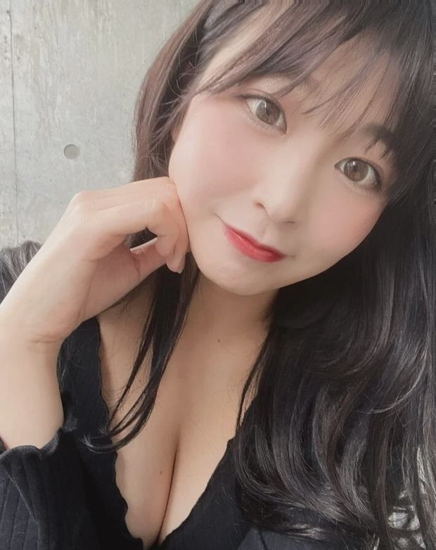 Bị phát hiện quá giống idol phim người lớn, nữ streamer đành thừa nhận: Thực ra tôi là diễn viên AV - Ảnh 4. Bị phát hiện quá giống idol phim người lớn, nữ streamer đành thừa nhận: Thực ra tôi là diễn viên AV - Ảnh 4.