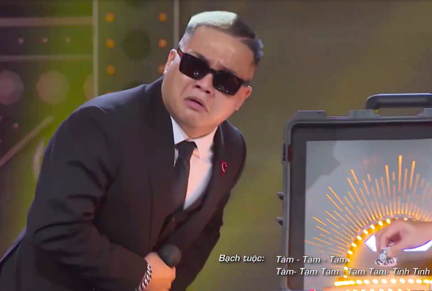 Thầy trò Wowy mở màn Chung kết Rap Việt với đạo cụ kỳ quặc khiến cả trường quay bật cười! - Ảnh 3. Thầy trò Wowy mở màn Chung kết Rap Việt với đạo cụ kỳ quặc khiến cả trường quay bật cười! - Ảnh 3.