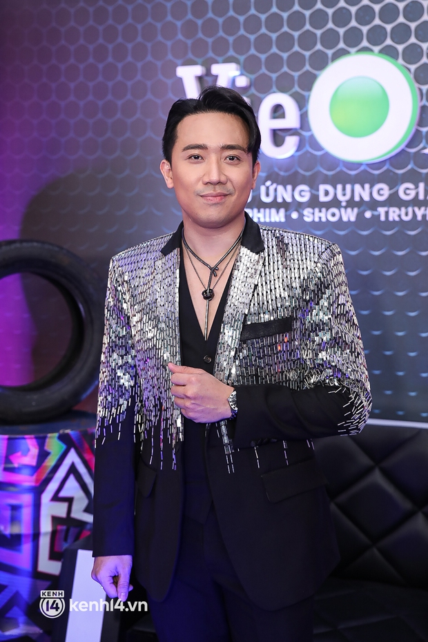 Thảm đỏ Chung kết Rap Việt: Binz, Karik siêu điển trai, Trấn Thành nổi bần bật nhờ 1 chi tiết khác biệt - Ảnh 3.