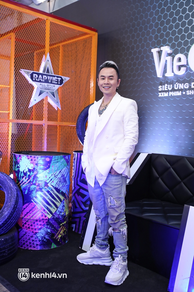 Thảm đỏ Chung kết Rap Việt: Binz, Karik siêu điển trai, Trấn Thành nổi bần bật nhờ 1 chi tiết khác biệt - Ảnh 10.