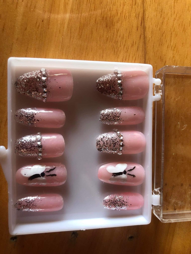 Tốn cả tuần đi đo móng và gửi mẫu làm nail box, cô gái ngã ngửa khi thấy kết quả trả về: Ủa con bươm bướm nó sai sai... - Ảnh 4. Tốn cả tuần đi đo móng và gửi mẫu làm nail box, cô gái ngã ngửa khi thấy kết quả trả về: Ủa con bươm bướm nó sai sai... - Ảnh 4.