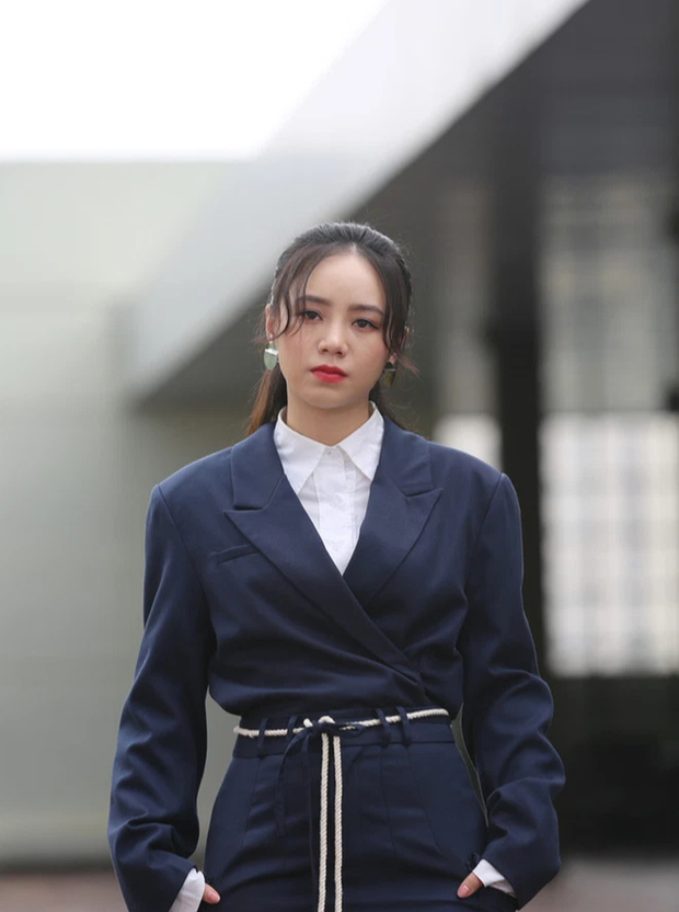 4 mỹ nhân mặc đồ công sở đẹp nhất phim Việt: Huyền Lizzie quá sang nhưng số 2 mới làm bật tính cách nhân vật - Ảnh 6. 4 mỹ nhân mặc đồ công sở đẹp nhất phim Việt: Huyền Lizzie quá sang nhưng số 2 mới làm bật tính cách nhân vật - Ảnh 6.