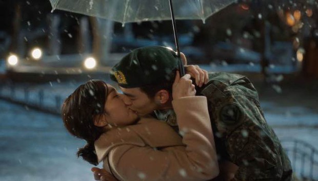Netizen chọn ra 5 cảnh hôn cảm xúc nhất phim Hàn: Chân thật như thể đang yêu nhau, khán giả xem mà đỏ mặt - Ảnh 2.