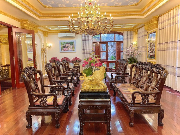 3 lâu đài hot nhất Việt Nam được các đại gia trang trí Tết: Lung linh lộng lẫy đến choáng ngợp, đến đêm át hết vía toàn bộ nhà xung quanh - Ảnh 4. 3 lâu đài hot nhất Việt Nam được các đại gia trang trí Tết: Lung linh lộng lẫy đến choáng ngợp, đến đêm át hết vía toàn bộ nhà xung quanh - Ảnh 4.