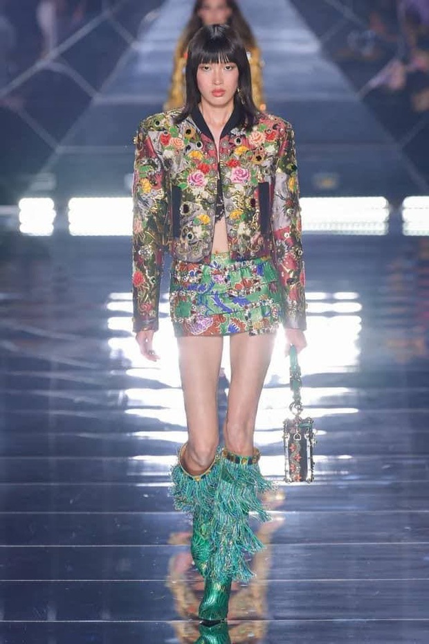 Phương Oanh Next Top tiếp tục gây chấn động khi trình diễn cho nhà mốt đình đám Elie Saab - Ảnh 4. Phương Oanh Next Top tiếp tục gây chấn động khi trình diễn cho nhà mốt đình đám Elie Saab - Ảnh 4.