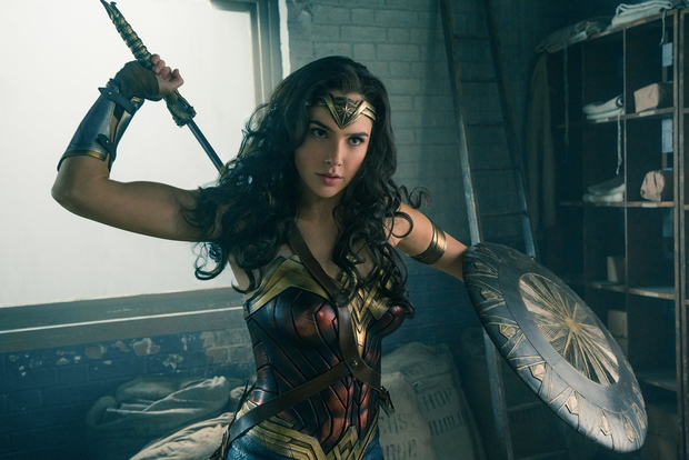 Lạ đời 5 phim cực phẩm Hollywood lại ăn lệnh cấm nghiêm ngặt trên thế giới: Wonder Woman cũng phải ăn hành vì Gal Gadot? - Ảnh 2.