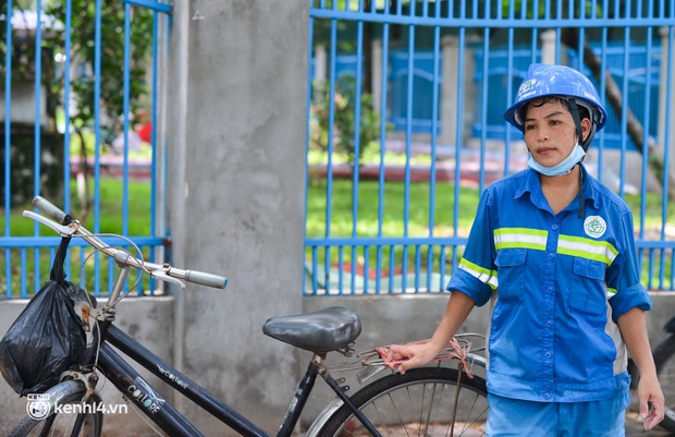 Nụ cười trở lại với những công nhân môi trường bị nợ lương ở Hà Nội: Đi làm vào ngày Tết được người dân chúc mừng, lì xì cũng hạnh phúc lắm - Ảnh 3.