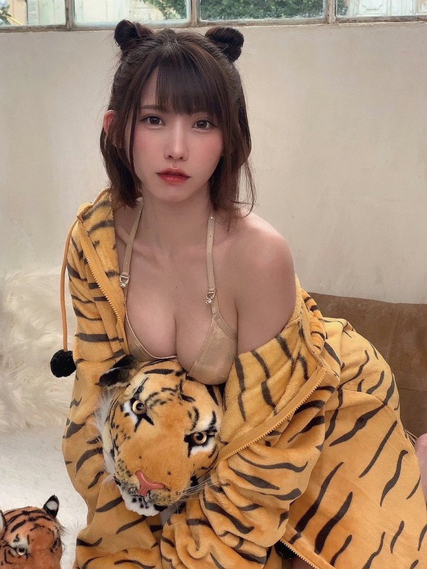 Cosplay loài hổ, các nữ streamer Nhật cứ xôi thịt khiến chúa sơn lâm cũng phải quỳ! - Ảnh 2.