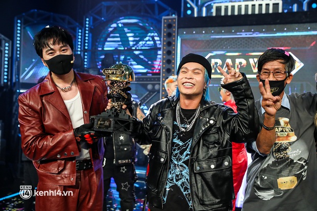 Gặp Quán quân Rap Việt Seachains: Một phần tiền thưởng sẽ dùng sửa nhà cho ba; nếu Blacka chiến thắng, tôi sẽ ôm cậu ấy - Ảnh 6. Gặp Quán quân Rap Việt Seachains: Một phần tiền thưởng sẽ dùng sửa nhà cho ba; nếu Blacka chiến thắng, tôi sẽ ôm cậu ấy - Ảnh 6.