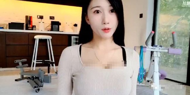 Muốn lên đời nhan sắc bằng dao kéo, nữ streamer ngực khủng liên tục bị người xem công kích với lời lẽ cực kỳ nhạy cảm! - Ảnh 3.