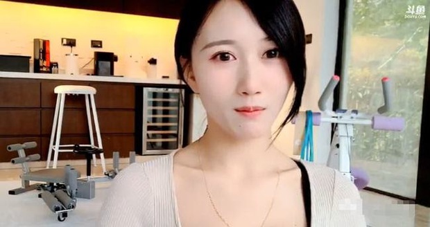 Muốn lên đời nhan sắc bằng dao kéo, nữ streamer ngực khủng liên tục bị người xem công kích với lời lẽ cực kỳ nhạy cảm! - Ảnh 5.