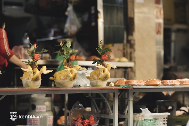 Những nơi tấp nập nhất Hà Nội ngay lúc này: Không khí Tết là đây chứ đâu! - Ảnh 3. Những nơi tấp nập nhất Hà Nội ngay lúc này: Không khí Tết là đây chứ đâu! - Ảnh 3.
