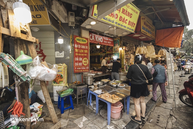 Những nơi tấp nập nhất Hà Nội ngay lúc này: Không khí Tết là đây chứ đâu! - Ảnh 5. Những nơi tấp nập nhất Hà Nội ngay lúc này: Không khí Tết là đây chứ đâu! - Ảnh 5.