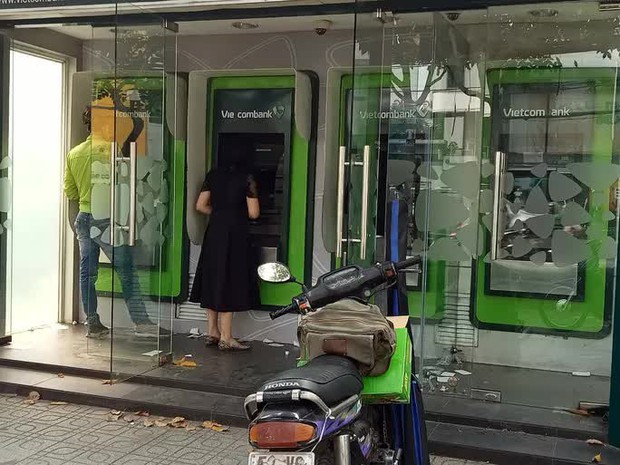 Chuyện lạ ở các trụ ATM ngày giáp Tết - Ảnh 1. Chuyện lạ ở các trụ ATM ngày giáp Tết - Ảnh 1.