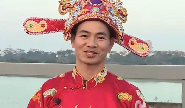Xuân Bắc bất ngờ xuất hiện trong tạo hình Nam Tào, chuyện gì đây? - Ảnh 2. Xuân Bắc bất ngờ xuất hiện trong tạo hình Nam Tào, chuyện gì đây? - Ảnh 2.