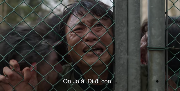 4 điểm giống ngỡ ngàng giữa bom tấn Ngôi Trường Xác Sống với Train To Busan: Sôi máu tột độ vì kẻ phản diện, số phận 1 nhân vật không đổi! - Ảnh 8. 4 điểm giống ngỡ ngàng giữa bom tấn Ngôi Trường Xác Sống với Train To Busan: Sôi máu tột độ vì kẻ phản diện, số phận 1 nhân vật không đổi! - Ảnh 8.