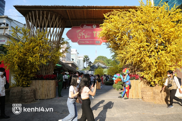 BIẾN: Cô gái bị VÉT cả triệu tiền chụp ảnh lấy liền tại chỗ - gửi file Zalo, đã thế còn bị out nét không đủ sáng xấu phát hờn! - Ảnh 2. BIẾN: Cô gái bị VÉT cả triệu tiền chụp ảnh lấy liền tại chỗ - gửi file Zalo, đã thế còn bị out nét không đủ sáng xấu phát hờn! - Ảnh 2.